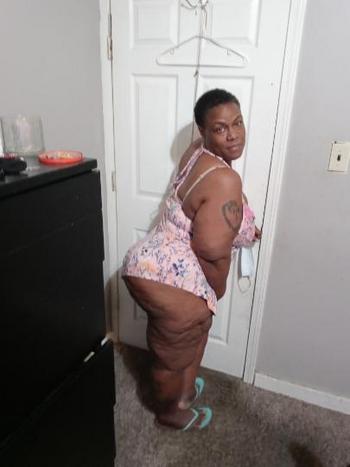 Starr, 53  female escort, Louisville