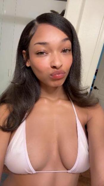 Lei, 24  female escort, Louisville