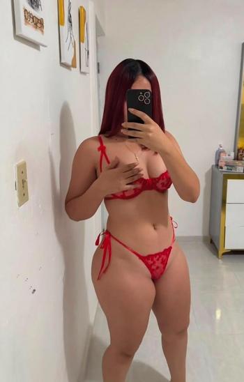 Yulian, 24  female escort, Louisville