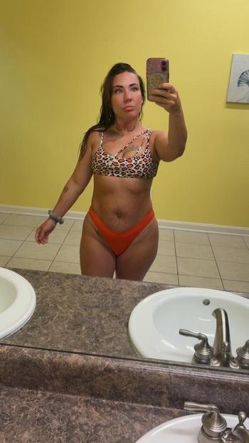 Candy, 24  female escort, Louisville