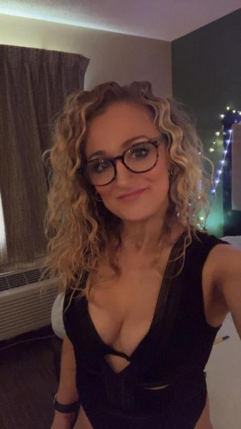 Sarah , 38  female escort, Louisville