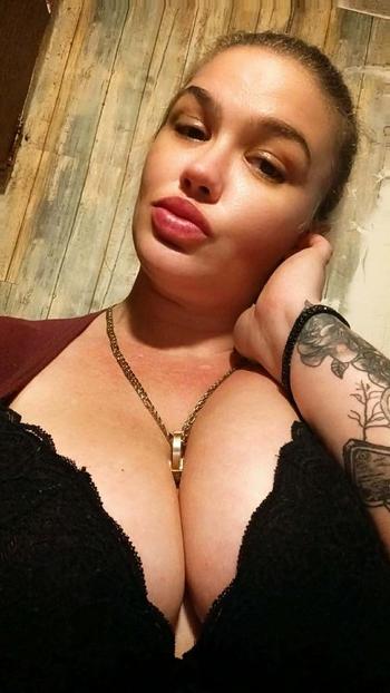 Crystal, 34  female escort, Louisville
