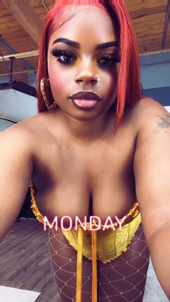 Sizzle , 25  female escort, Louisville