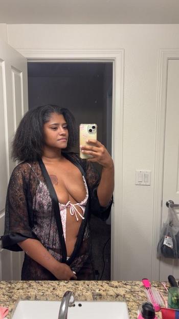 Kina, 25  female escort, Louisville