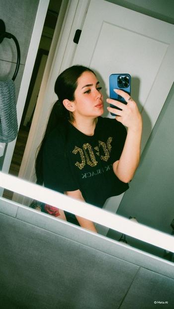 Linda, 25  female escort, Louisville