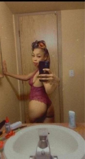 502-936-0611, 24  female escort, Louisville
