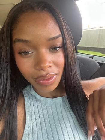 Amoura, 23  female escort, Louisville