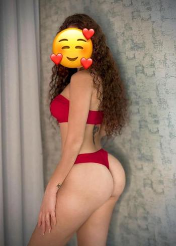 yezy, 21  female escort, Louisville